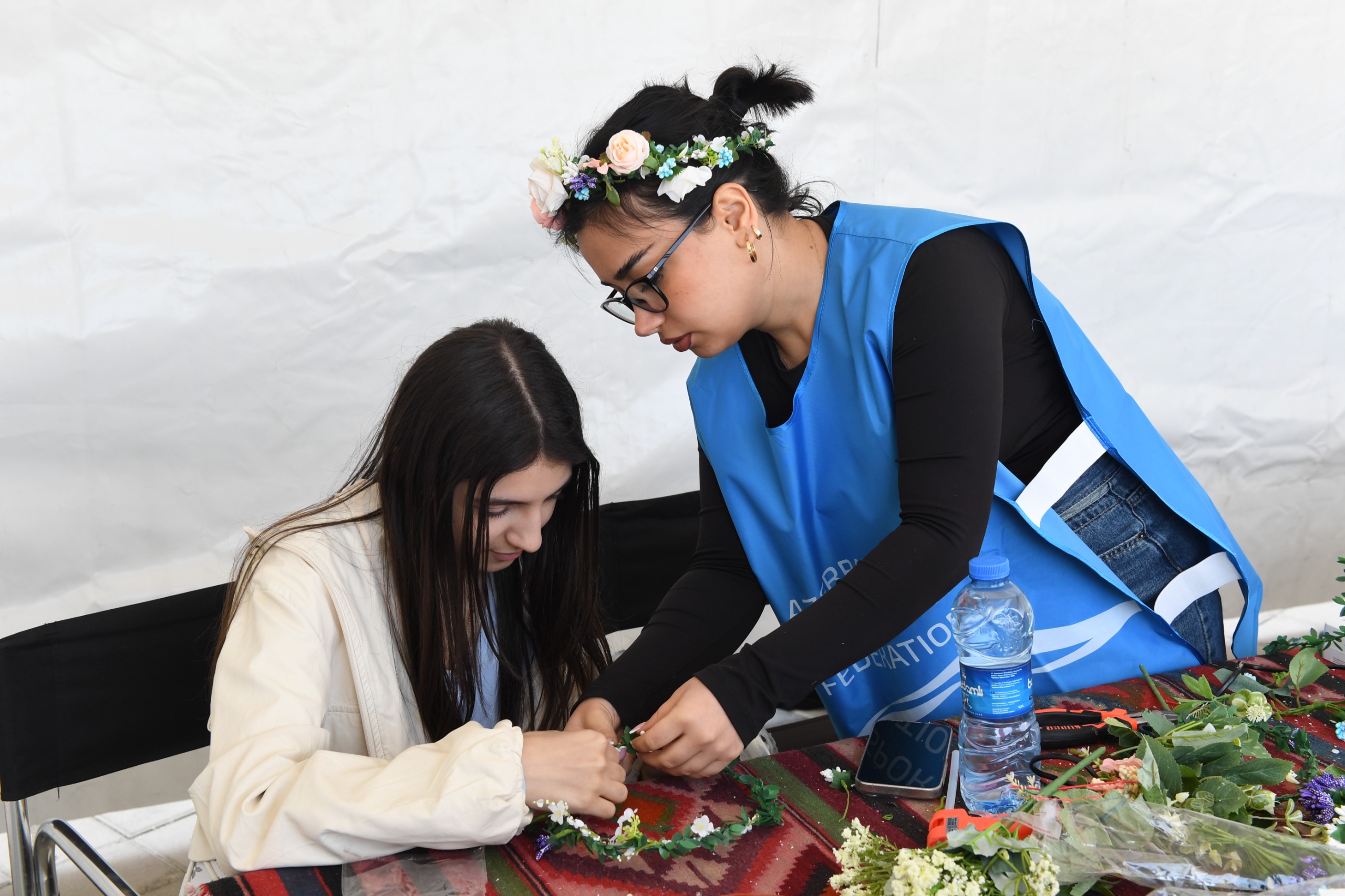 Bakıda Xəzərin suları avarçəkmə və yelkənli qayıqlarla bəzəndi (FOTO)